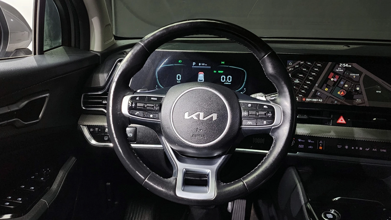 Kia Sportage 5th Generation Hybrid| Accident Free, снимка 12 - Автомобили и джипове - 54644064