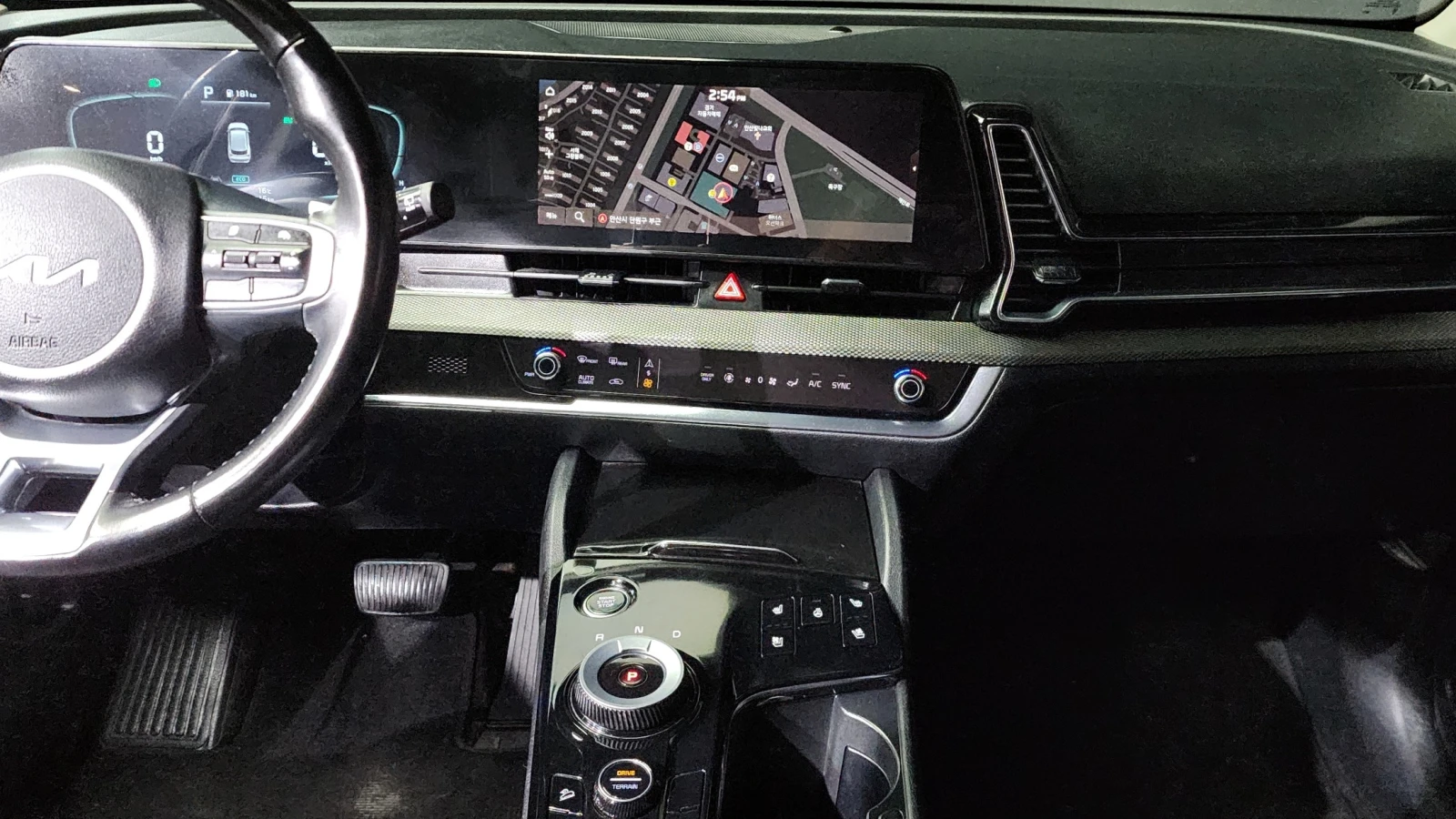 Kia Sportage 5th Generation Hybrid| Accident Free, снимка 13 - Автомобили и джипове - 54644064