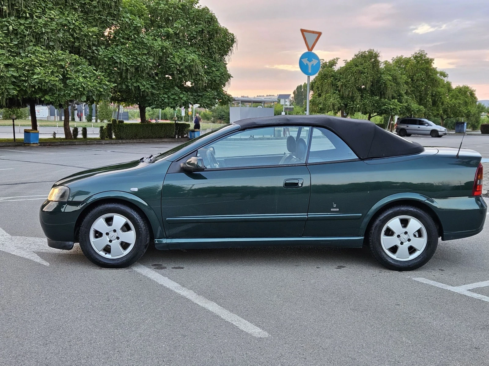 Opel Astra, снимка 17 - Автомобили и джипове - 55436607
