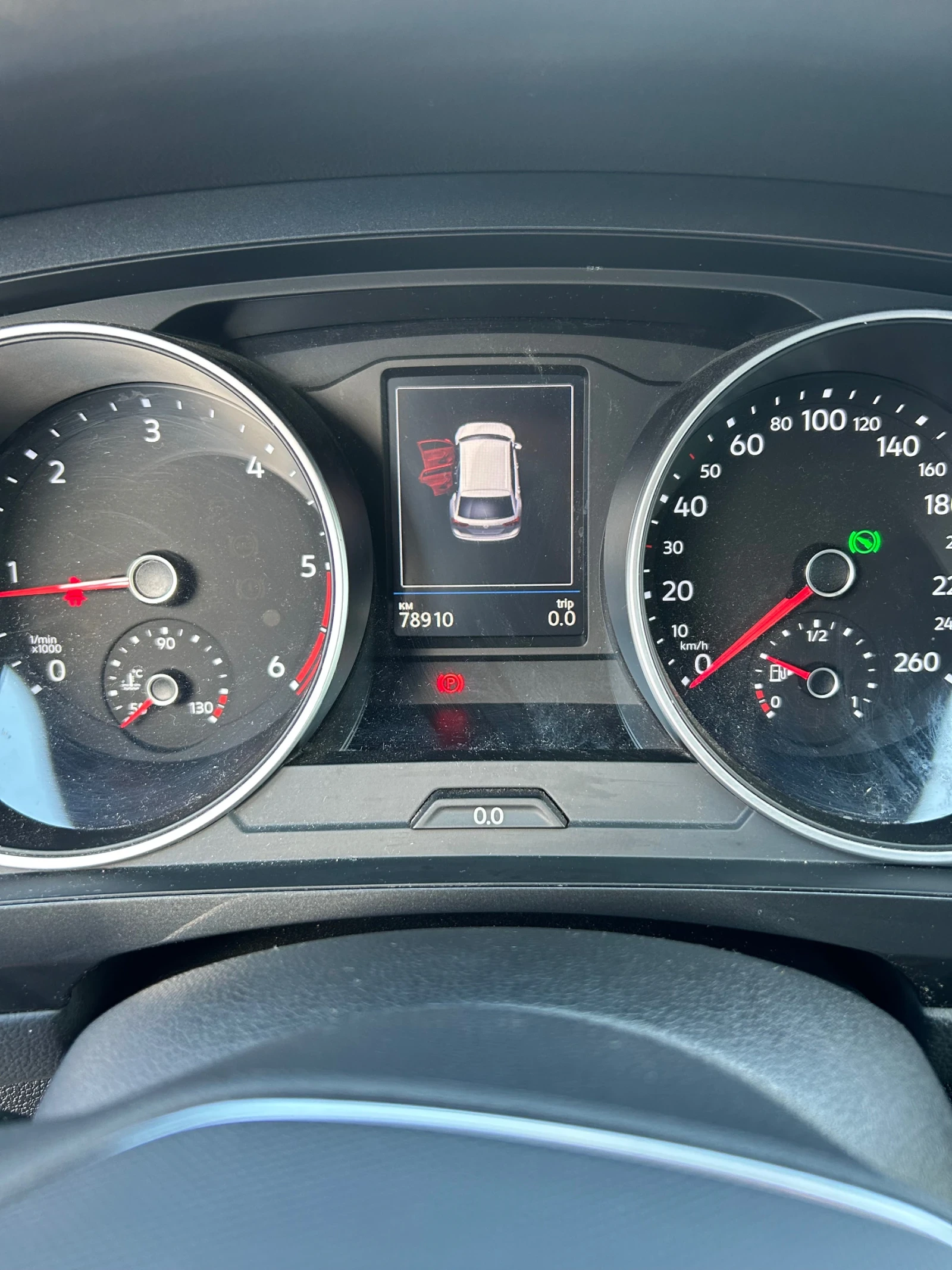 VW Tiguan 79000, снимка 12 - Автомобили и джипове - 56248251
