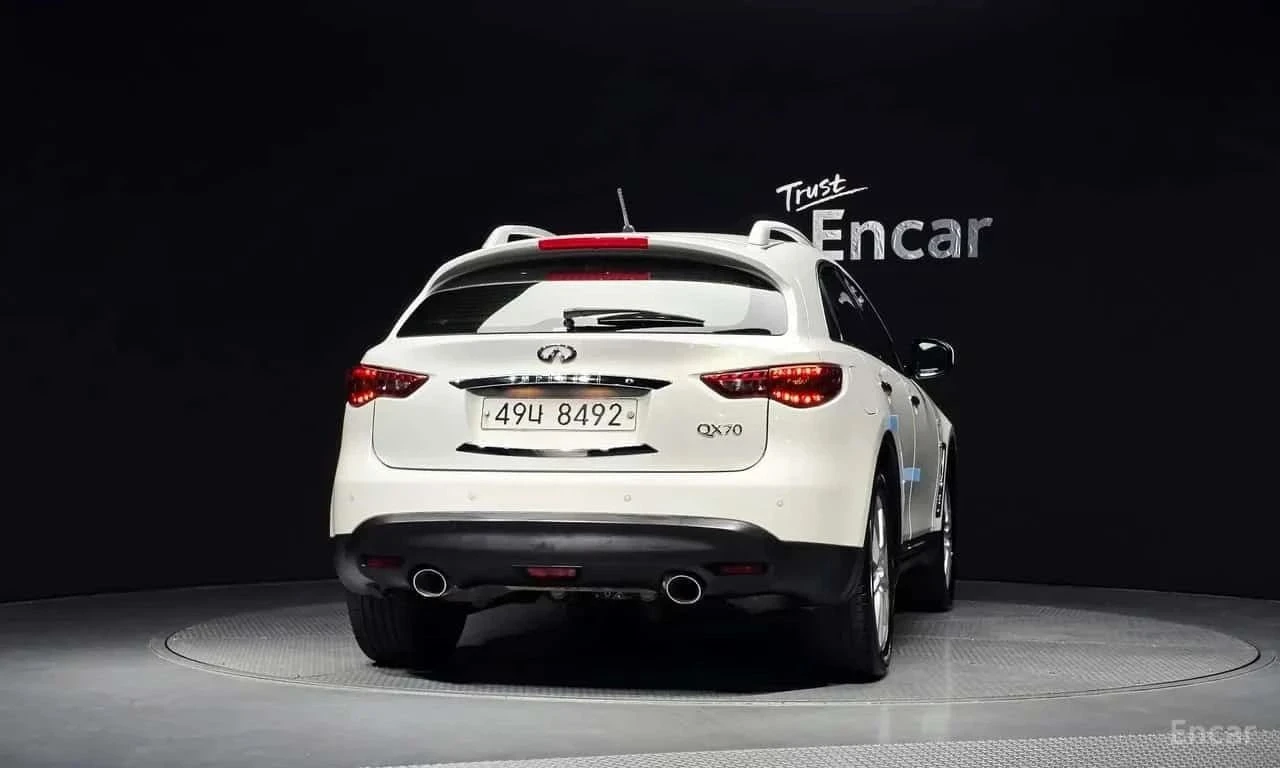 Infiniti QX70, снимка 4 - Автомобили и джипове - 56723499