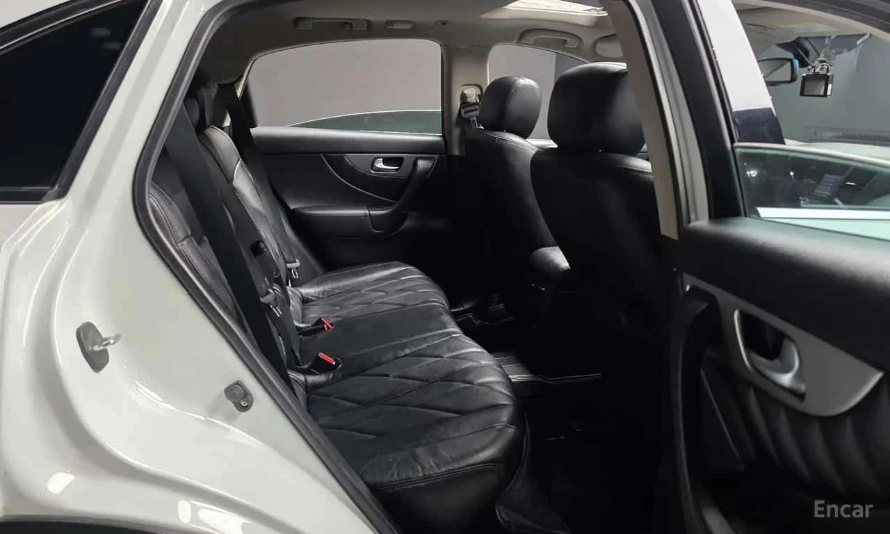 Infiniti QX70, снимка 13 - Автомобили и джипове - 56723499