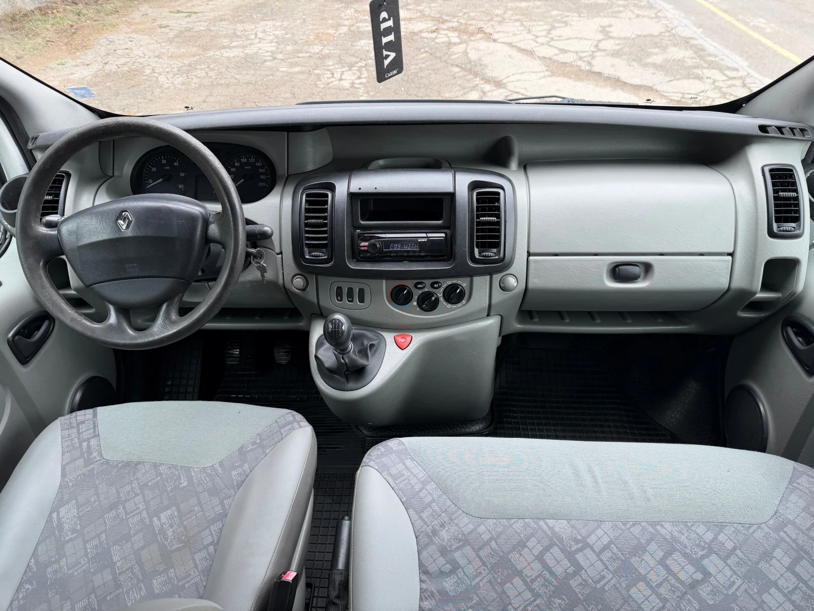 Renault Trafic 1.9DCI, снимка 9 - Бусове и автобуси - 54247227