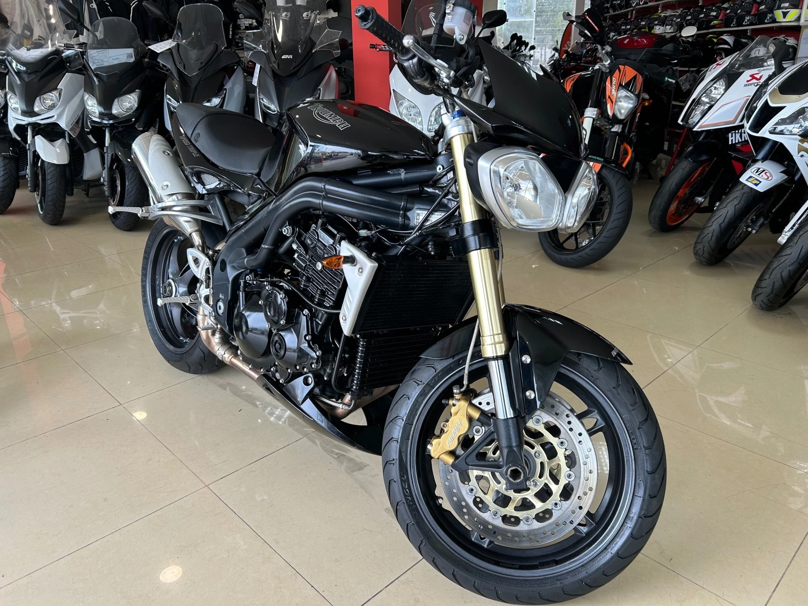 Triumph Speed Triple 1050 - изображение 2