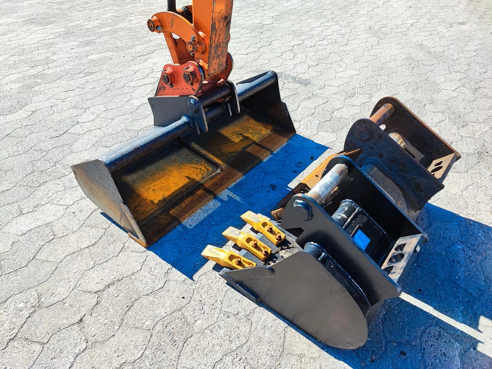 Багер Hitachi ZX19 - 6CR, снимка 6 - Индустриална техника - 54831573