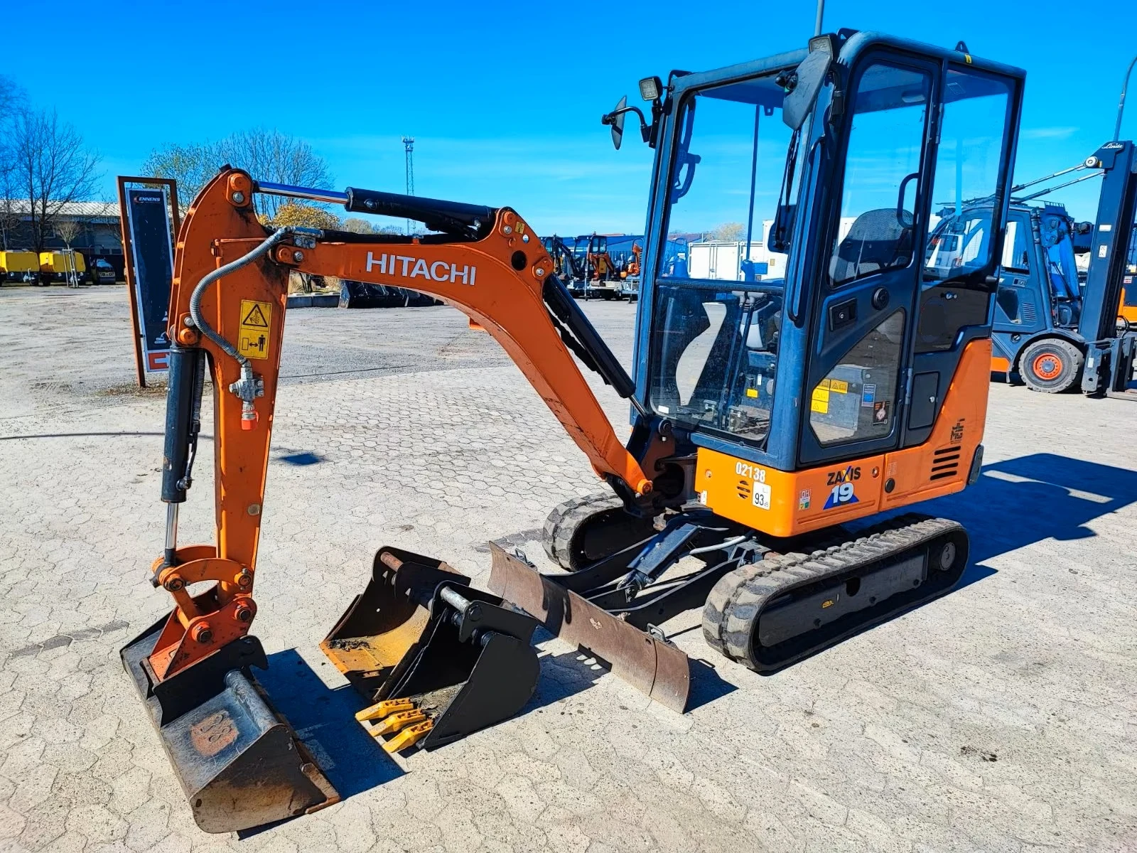Багер Hitachi ZX19U - 6