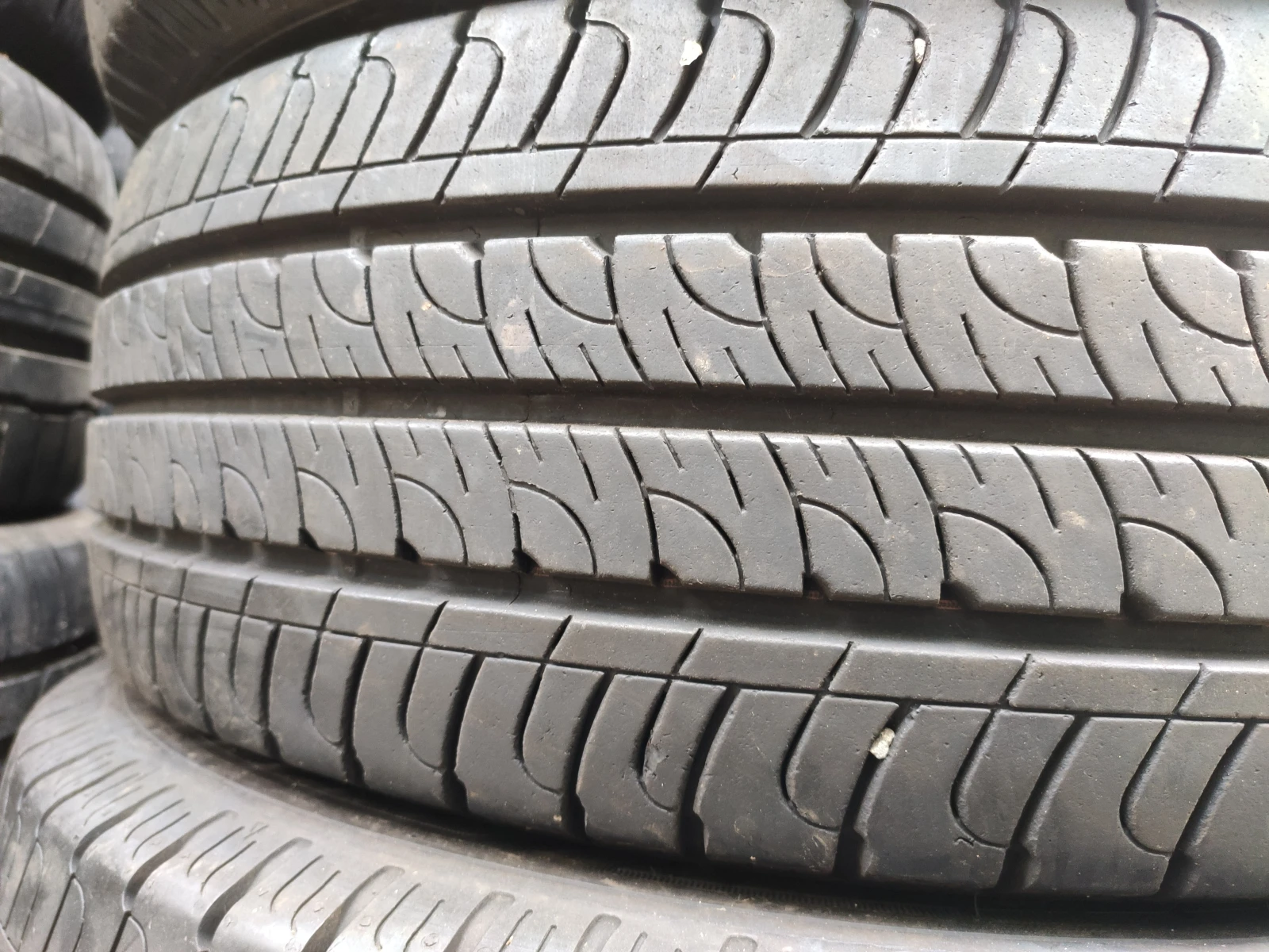 Гуми Летни 215/65R16, снимка 2 - Гуми и джанти - 53769012