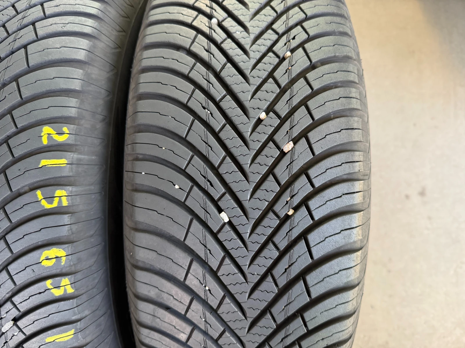 Гуми Всесезонни 215/65R16, снимка 3 - Гуми и джанти - 54600497