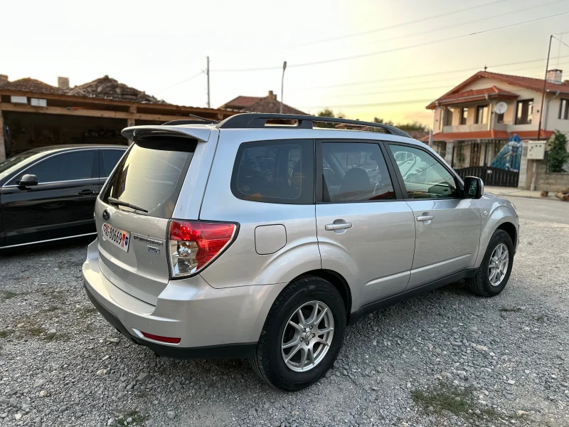 Subaru Forester 2.0D Swiss, снимка 8 - Автомобили и джипове - 47316079