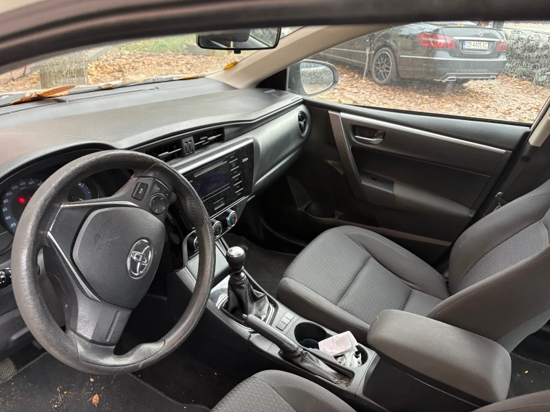 Toyota Corolla Седан, снимка 4 - Автомобили и джипове - 52446360