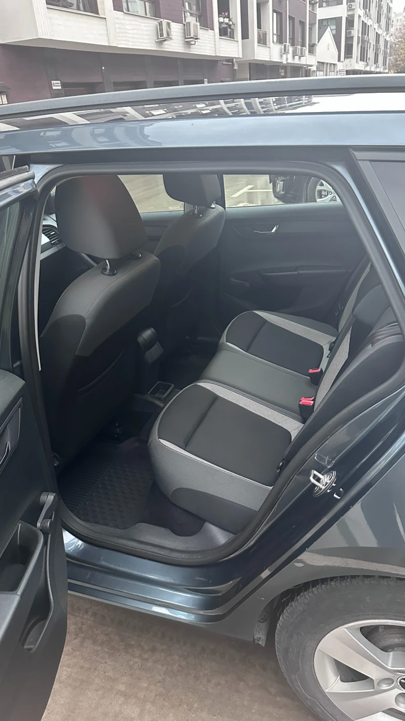 Skoda Fabia, снимка 14 - Автомобили и джипове - 52458911