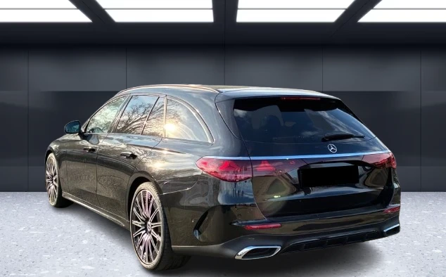 Mercedes-Benz E 220 d T 4Matic = AMG Line = Гаранция, снимка 3 - Автомобили и джипове - 54215735