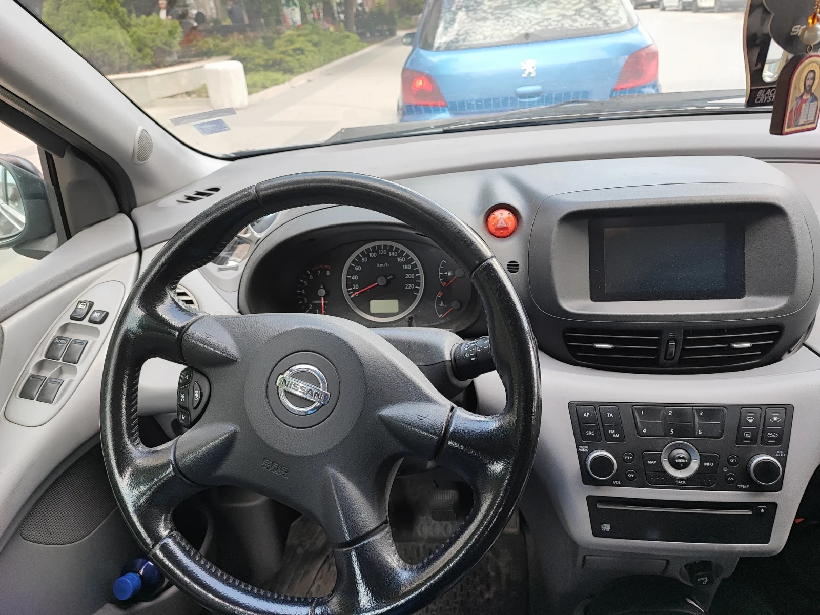 Nissan Almera tino  - изображение 7