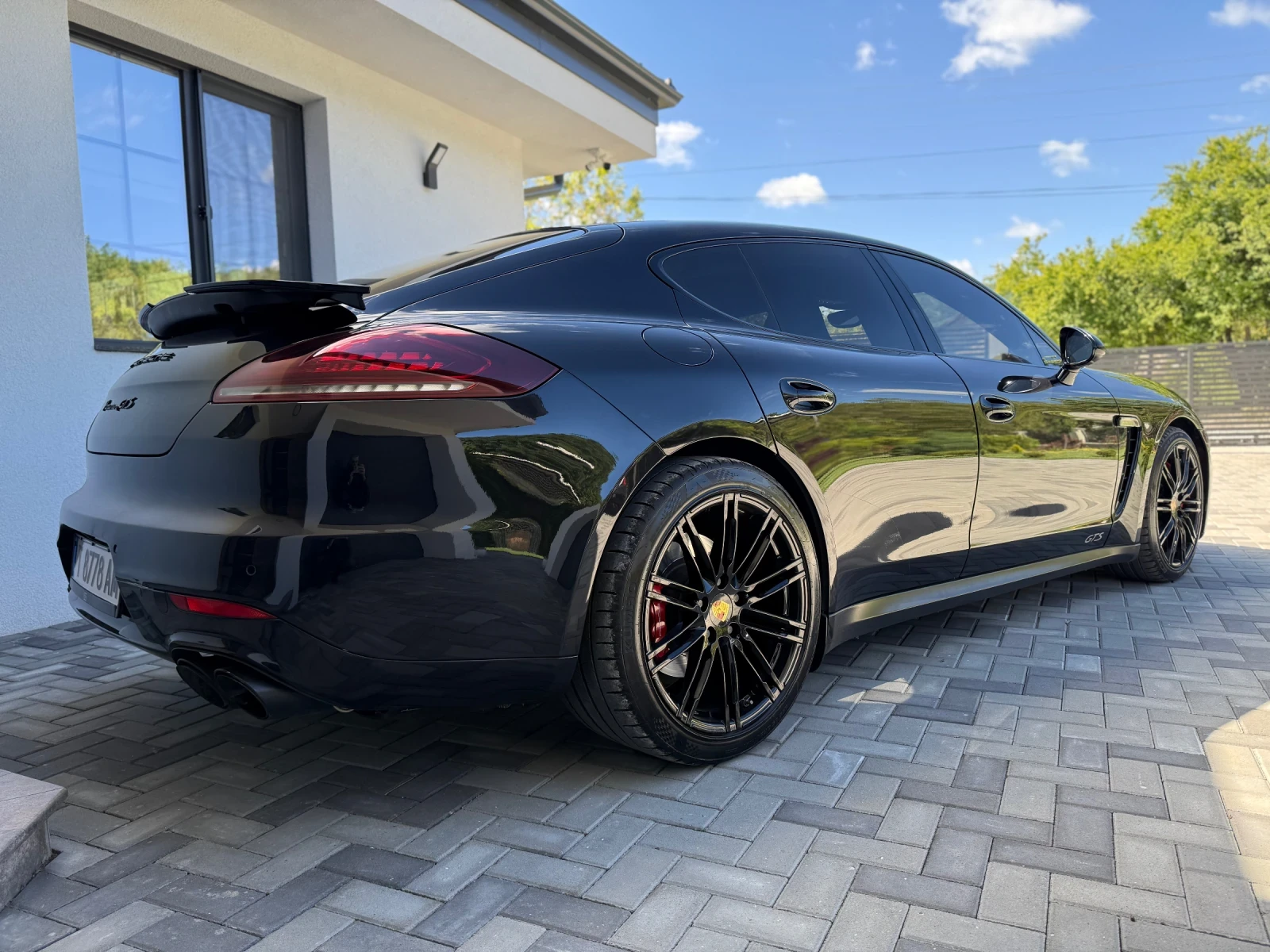 Porsche Panamera GTS 4x4 - изображение 2