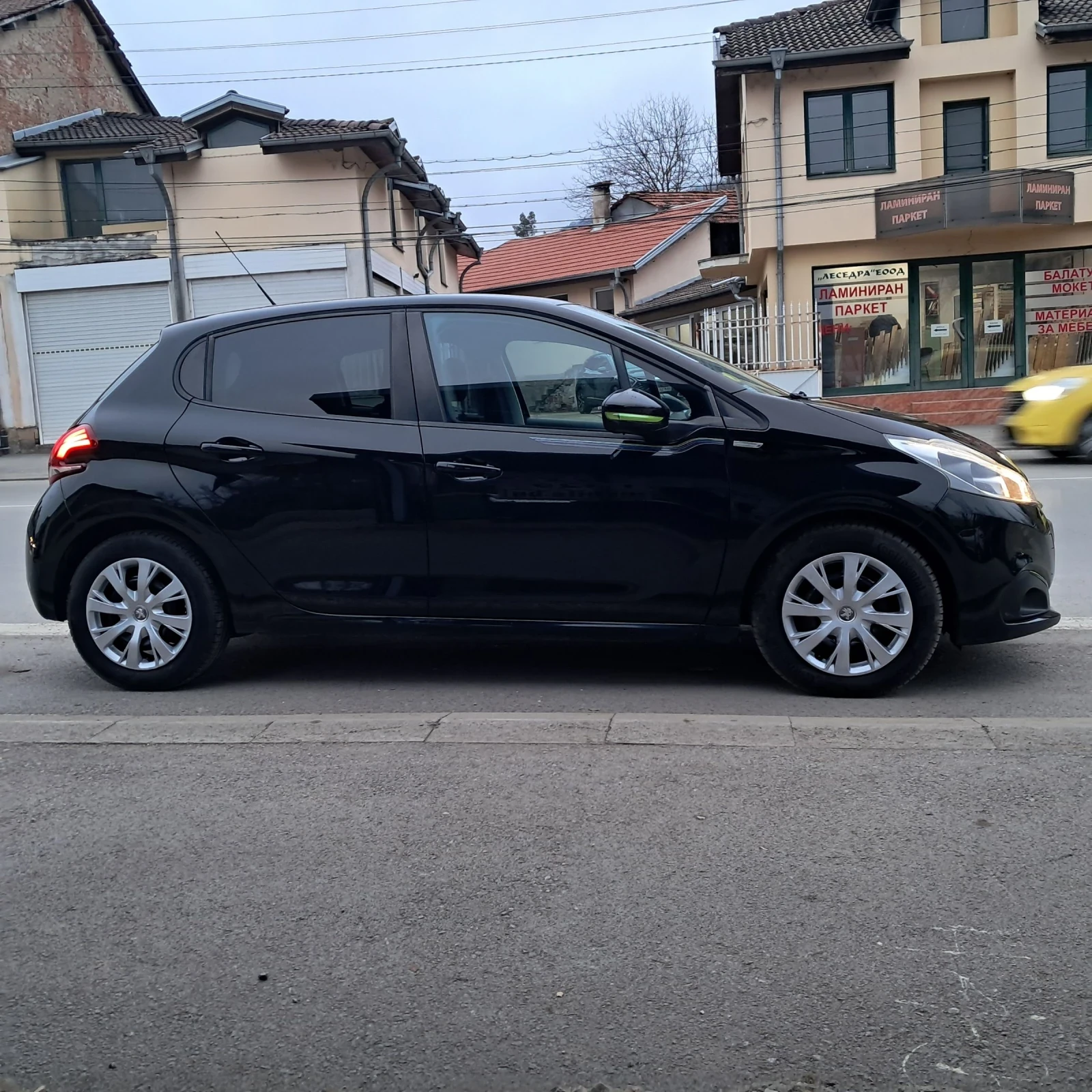Peugeot 208  1.6 ehdi 92к.с.ЕВРО6 - изображение 8