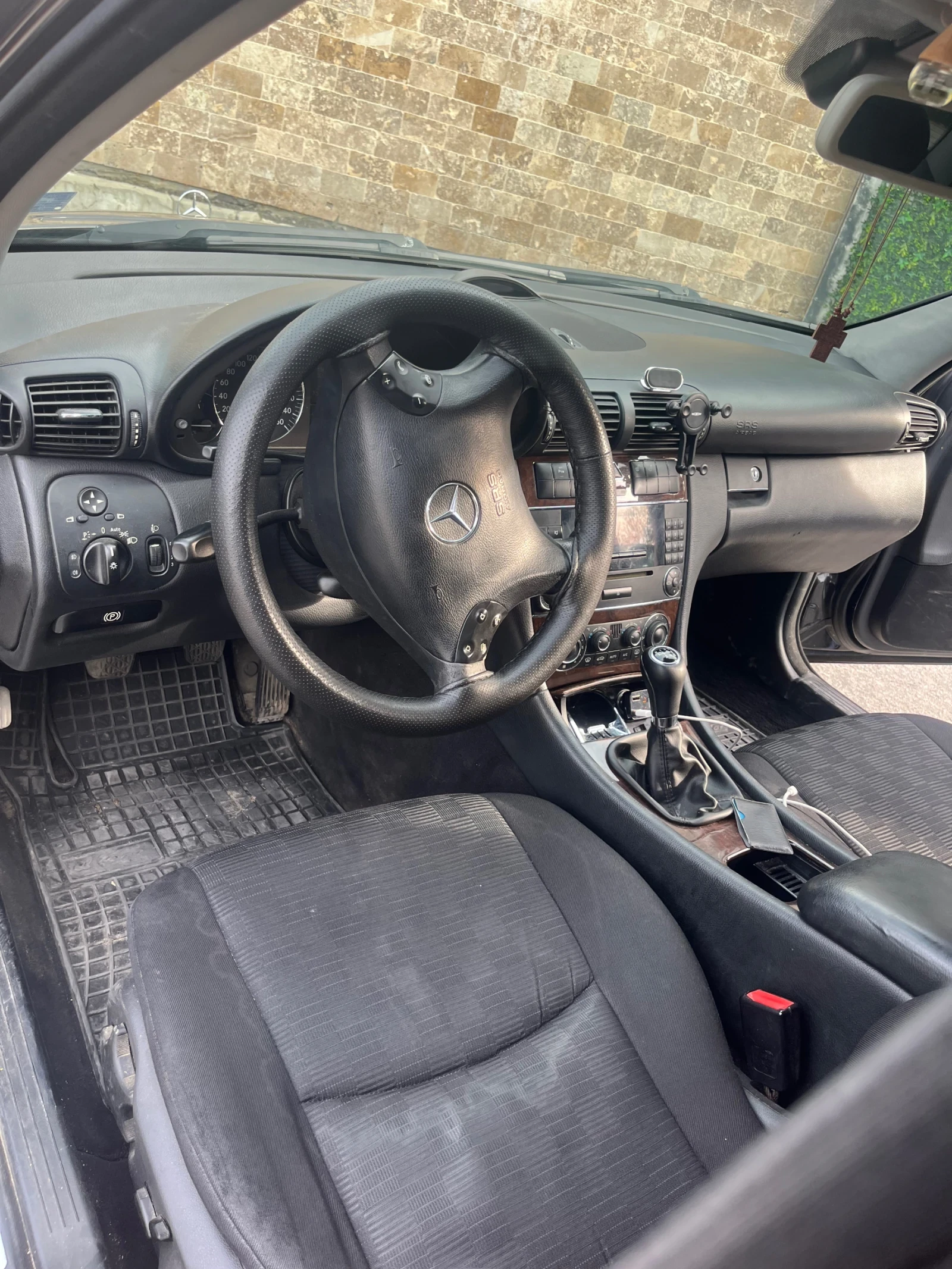 Mercedes-Benz C 200, снимка 2 - Автомобили и джипове - 54413872