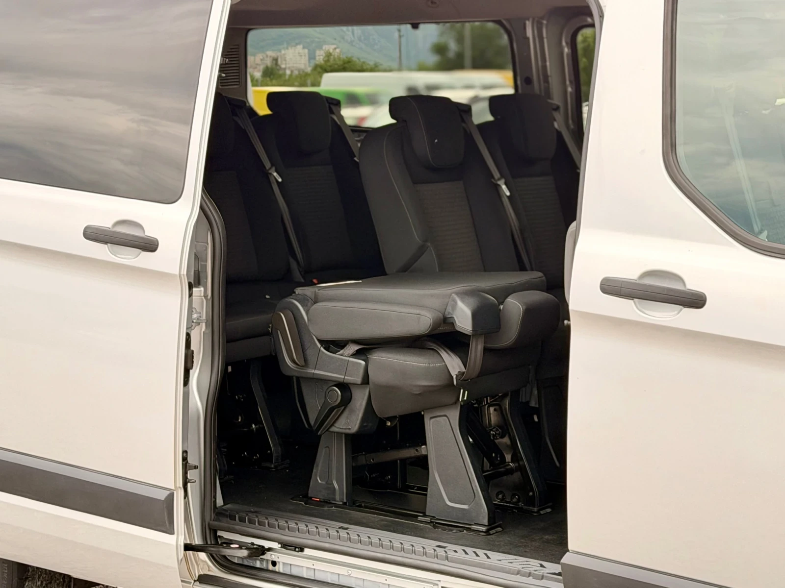 Ford Transit Custom 2.0D  * 8+ 1 Места * * Дълга База * * Климатроник , снимка 11 - Автомобили и джипове - 54656855
