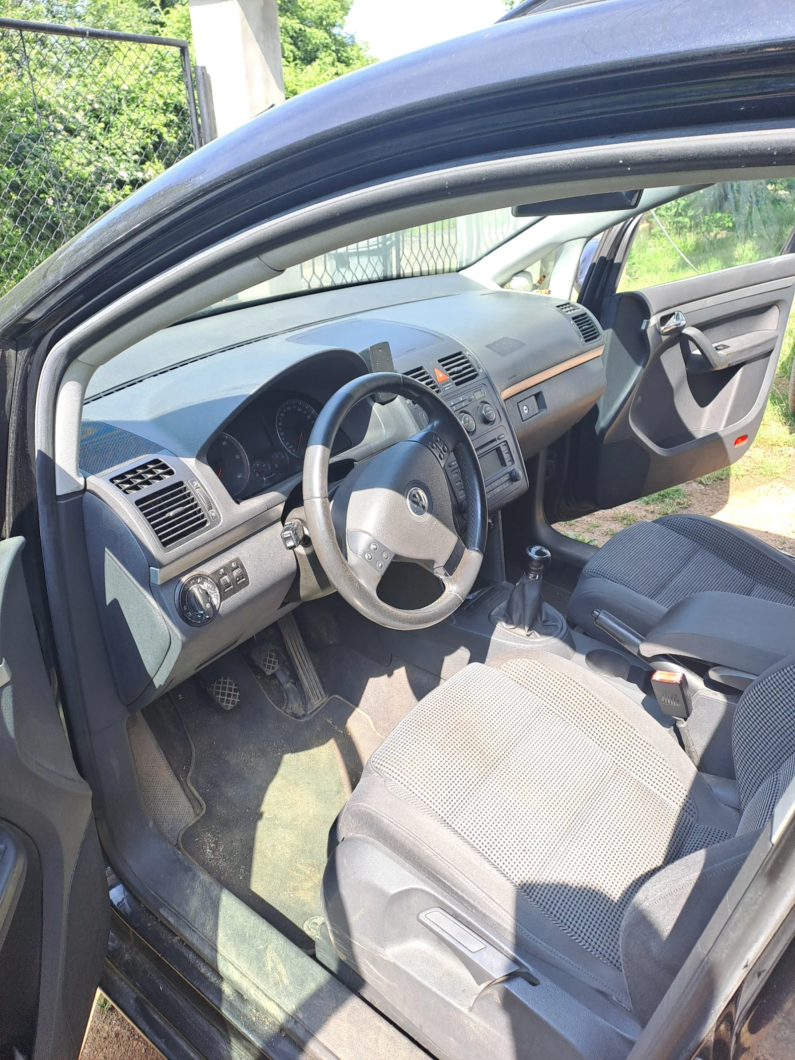 VW Touran, снимка 4 - Автомобили и джипове - 54803803