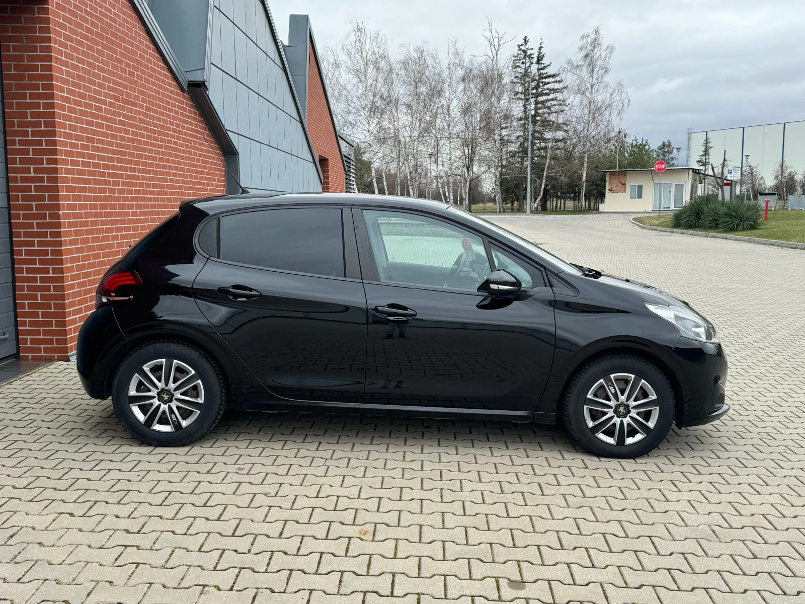 Peugeot 208 1.2 PureTech СЕРВИЗНА ИСТОРИЯ, снимка 5 - Автомобили и джипове - 55251741