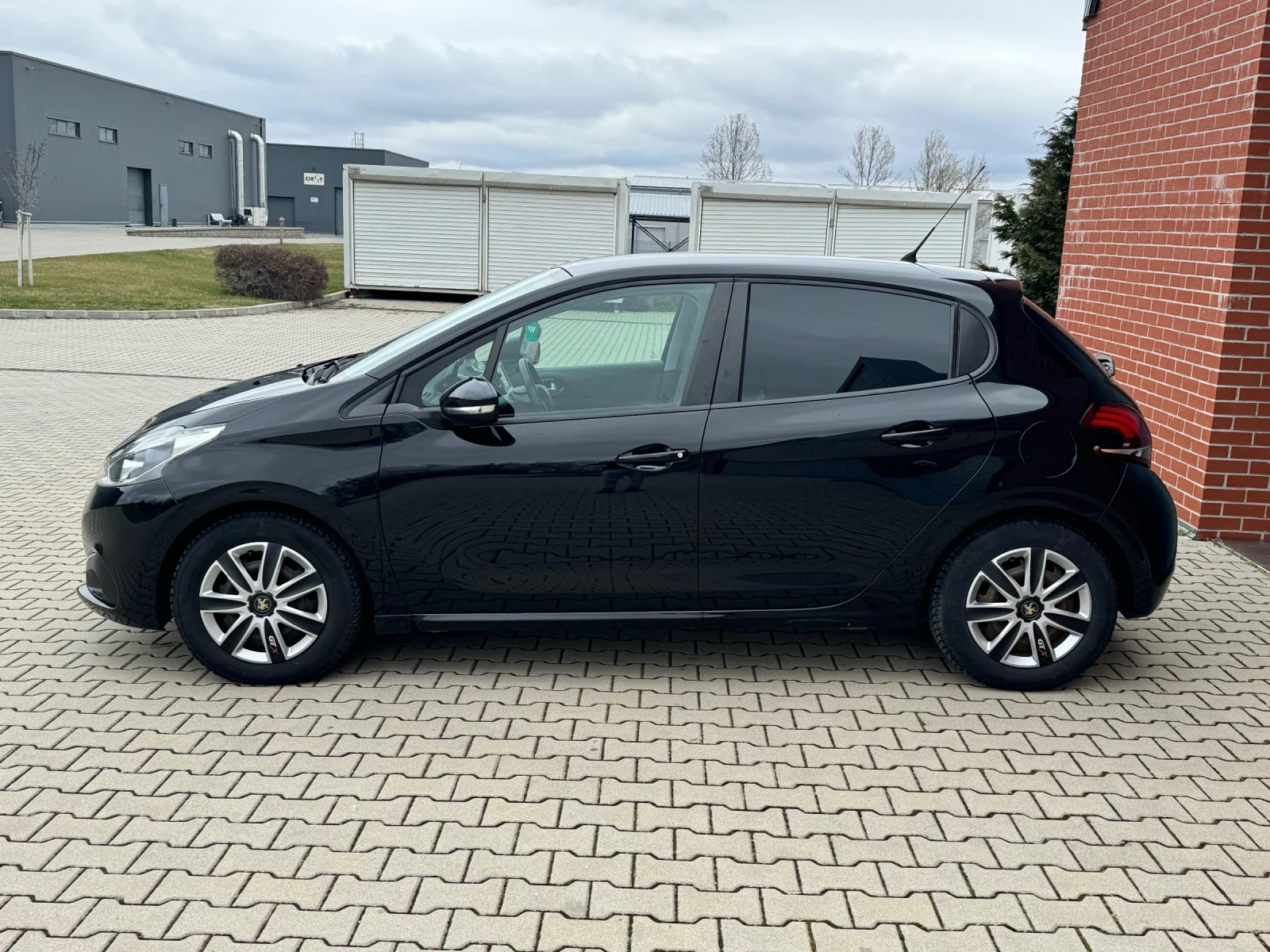 Peugeot 208 1.2 PureTech СЕРВИЗНА ИСТОРИЯ, снимка 4 - Автомобили и джипове - 55251741