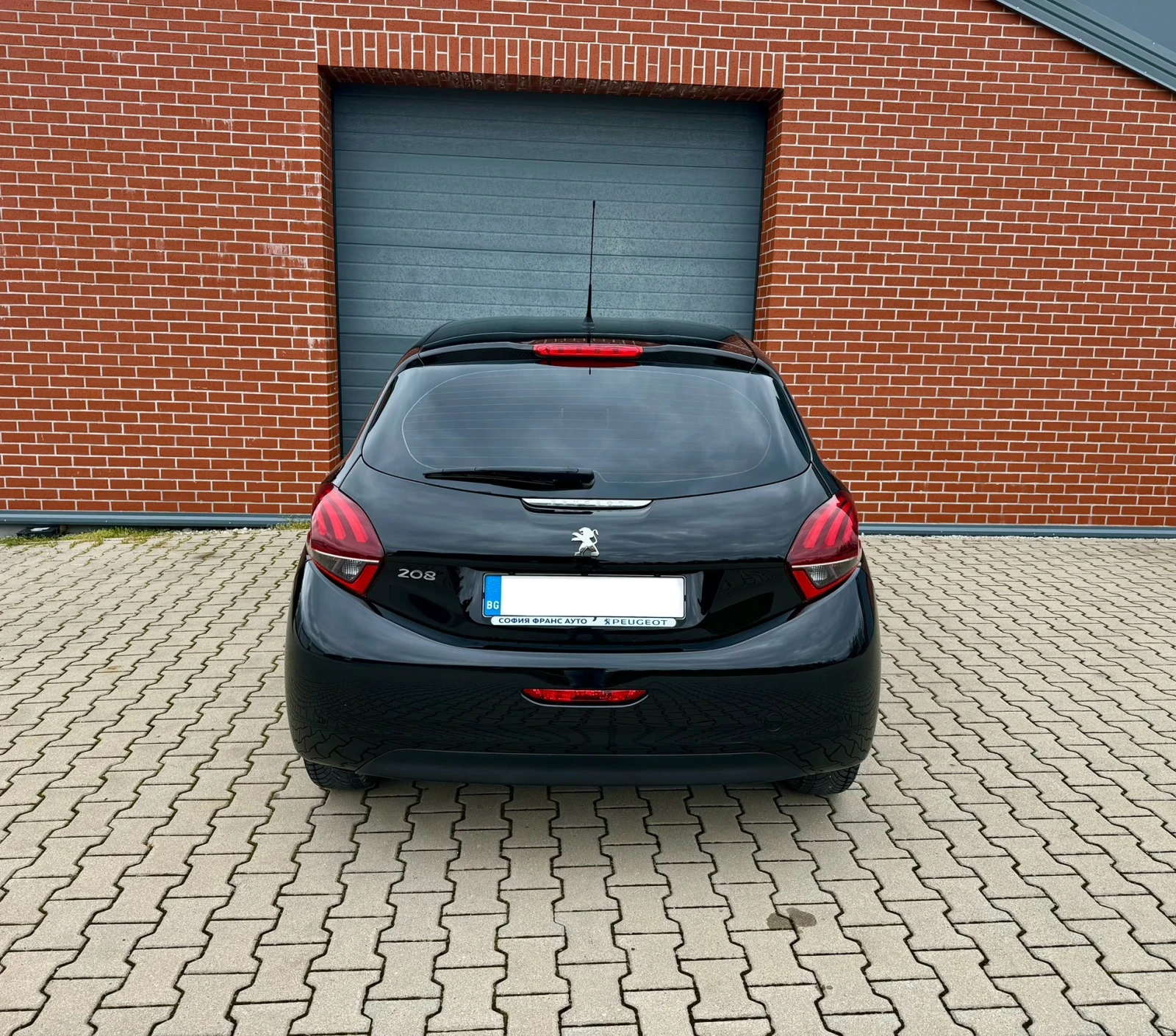 Peugeot 208 1.2 PureTech СЕРВИЗНА ИСТОРИЯ, снимка 6 - Автомобили и джипове - 55251741