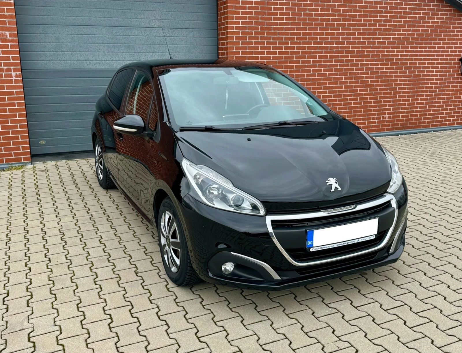 Peugeot 208 1.2 PureTech СЕРВИЗНА ИСТОРИЯ, снимка 2 - Автомобили и джипове - 55251741