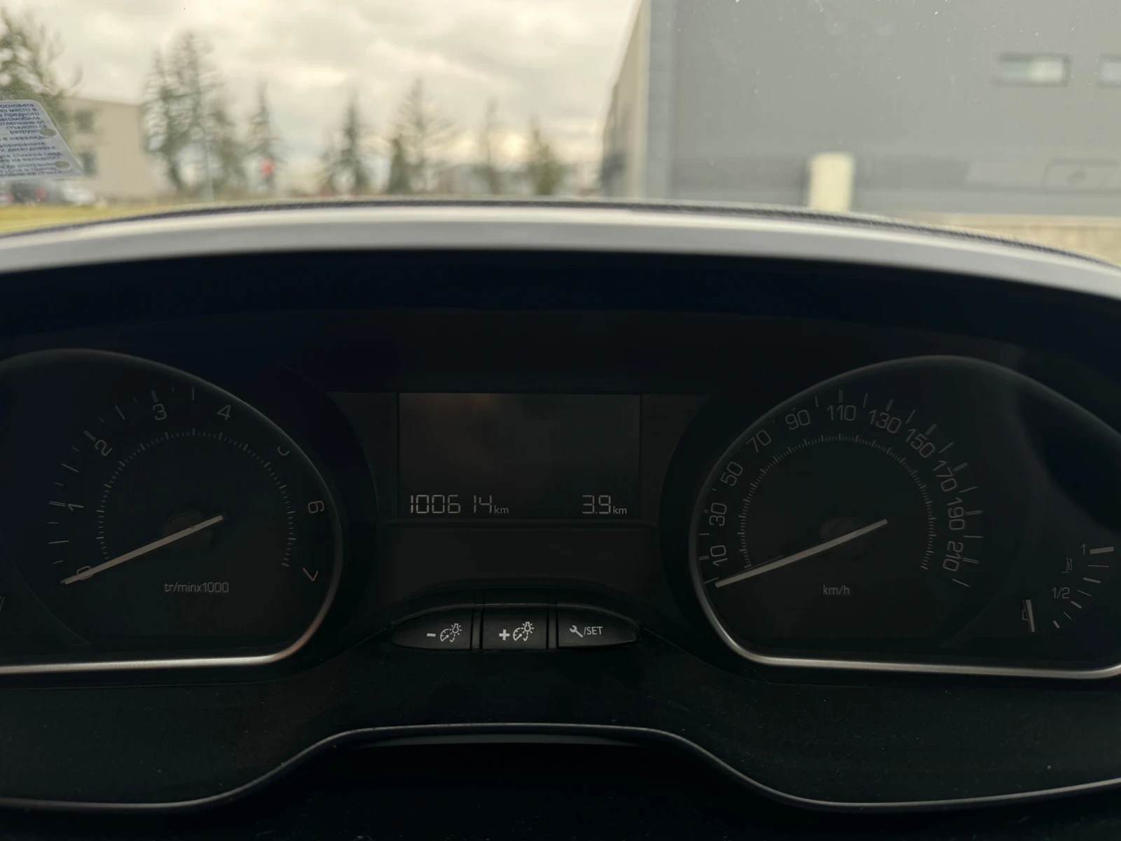 Peugeot 208 1.2 PureTech СЕРВИЗНА ИСТОРИЯ, снимка 7 - Автомобили и джипове - 55251741