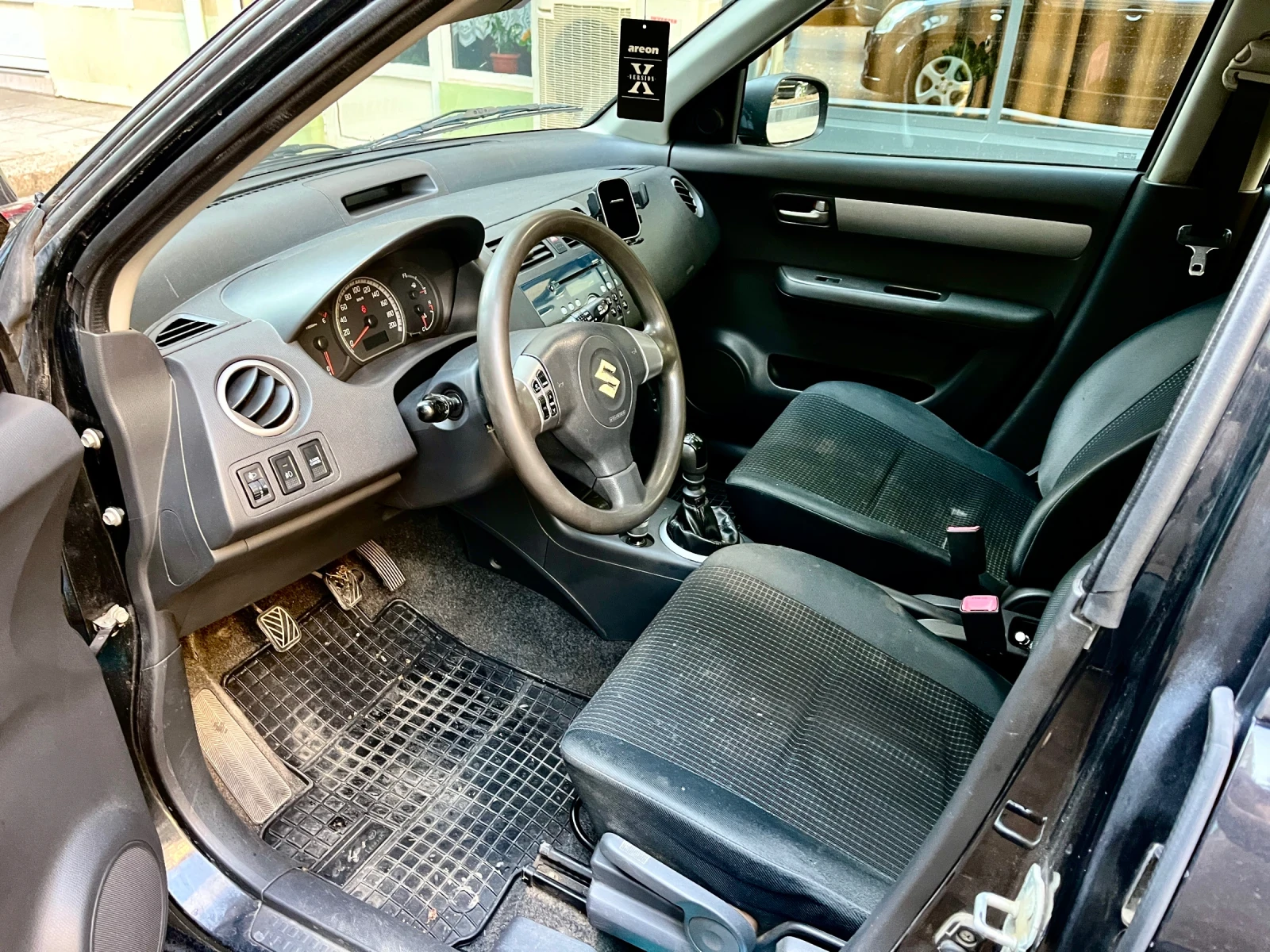 Suzuki Swift 1.3 DDIS, снимка 4 - Автомобили и джипове - 55327623