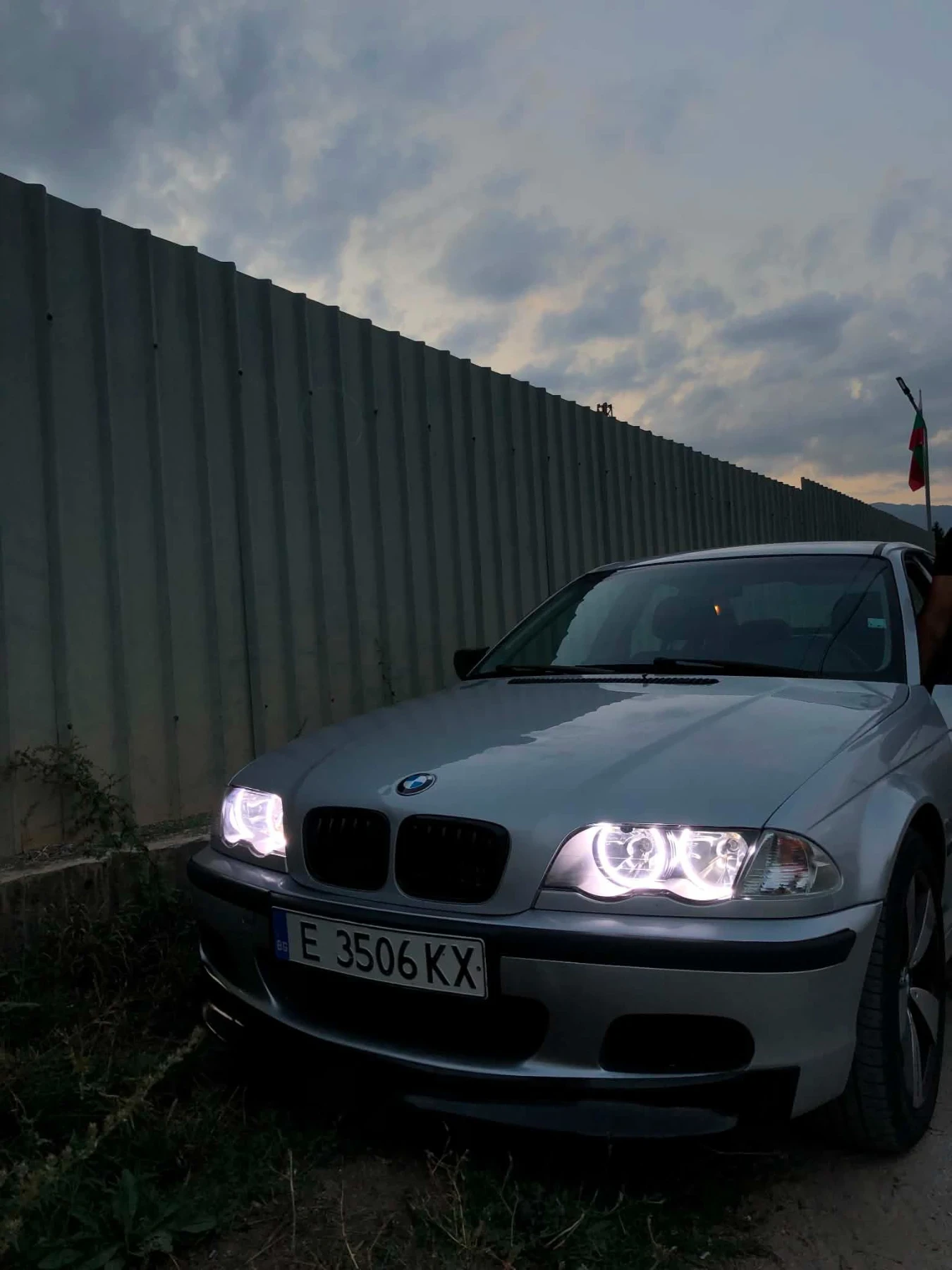 BMW 318, снимка 2 - Автомобили и джипове - 56057319