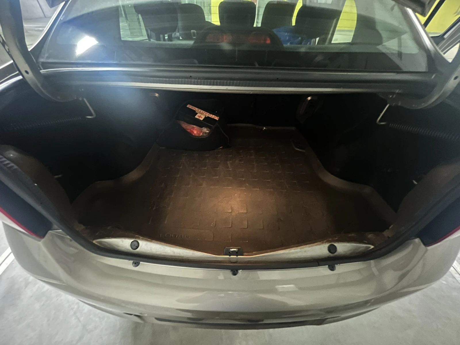 Dacia Logan, снимка 9 - Автомобили и джипове - 56062065