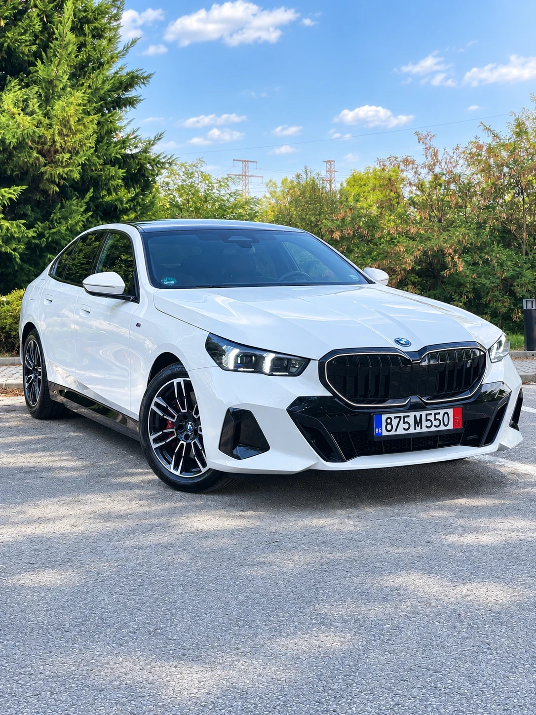 BMW i5 eDrive40* LED* HEAD UP* AMBIENT* 360* HARMAN KARDO, снимка 3 - Автомобили и джипове - 56191327