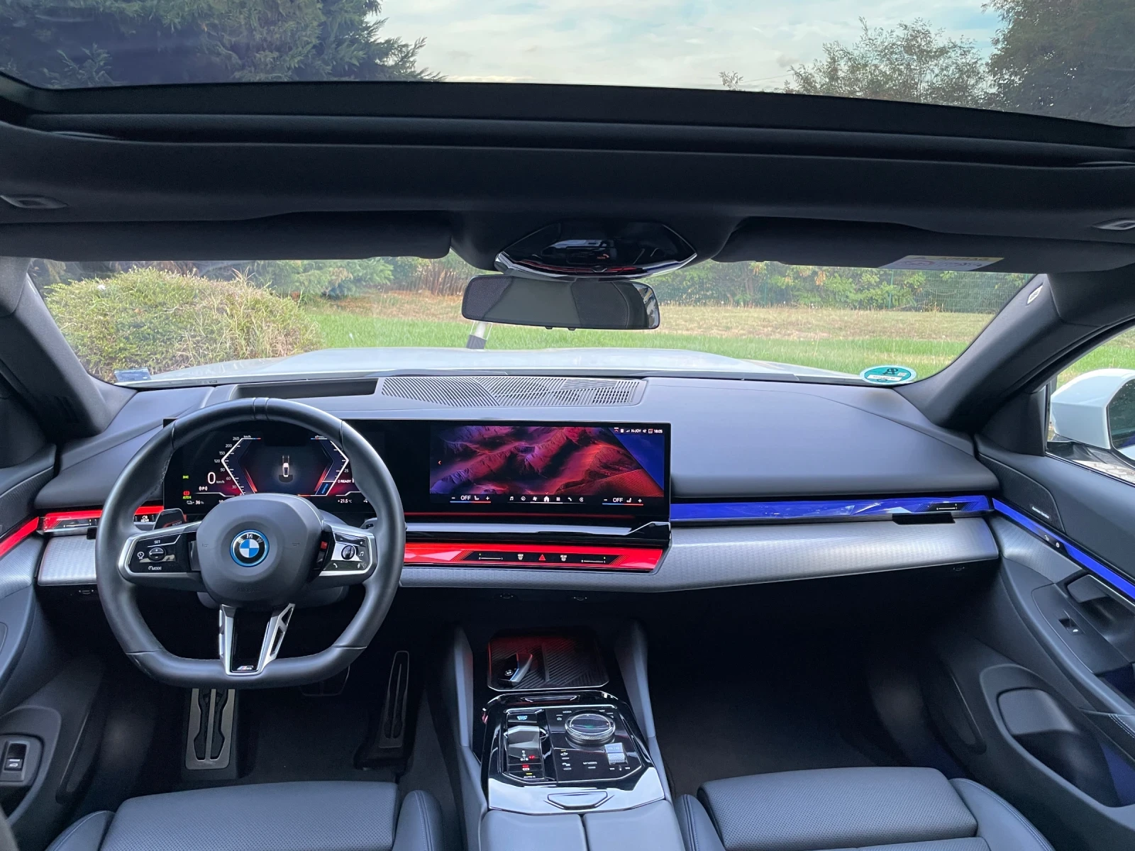 BMW i5 eDrive40* LED* HEAD UP* AMBIENT* 360* HARMAN KARDO, снимка 9 - Автомобили и джипове - 56191327
