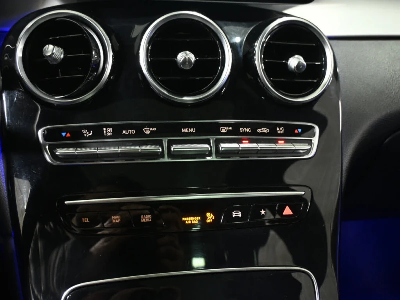 Mercedes-Benz GLC 300 4MATIC* АвтоКредит* (ЦЕНА ДО БГ), снимка 13 - Автомобили и джипове - 53114821