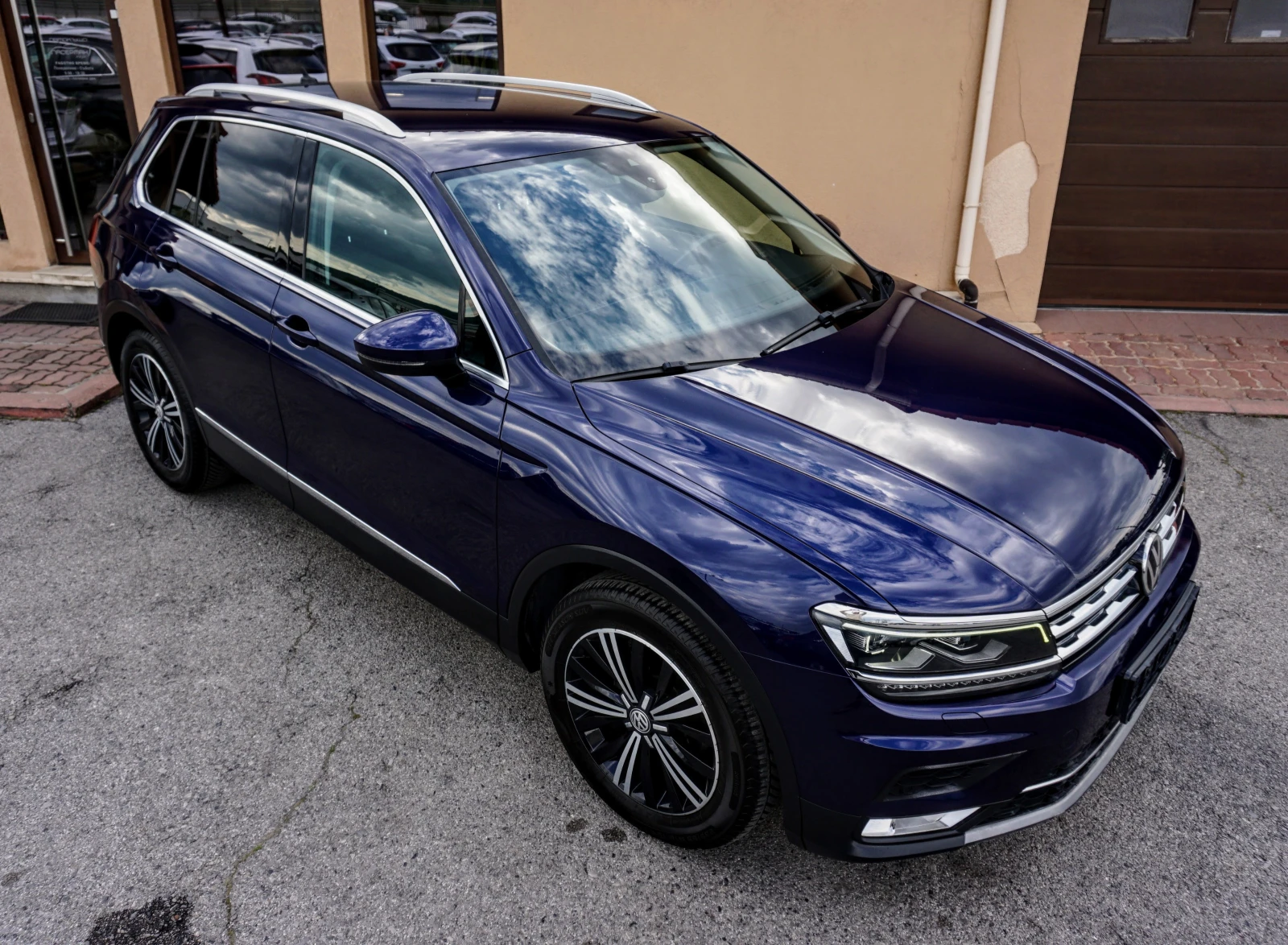 VW Tiguan 2.0TDI EXECUTIVE DSG - изображение 2