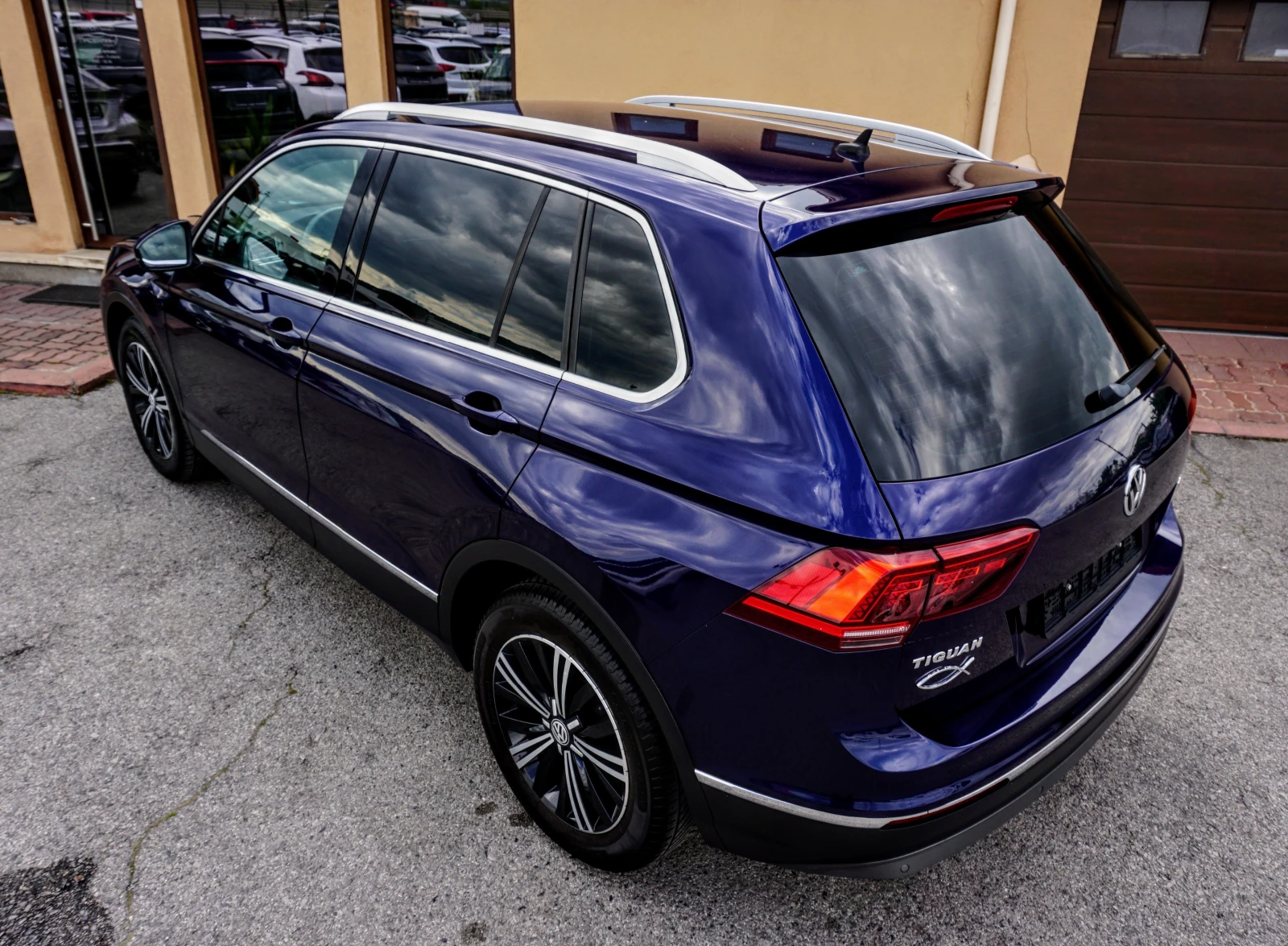 VW Tiguan 2.0TDI EXECUTIVE DSG - изображение 4