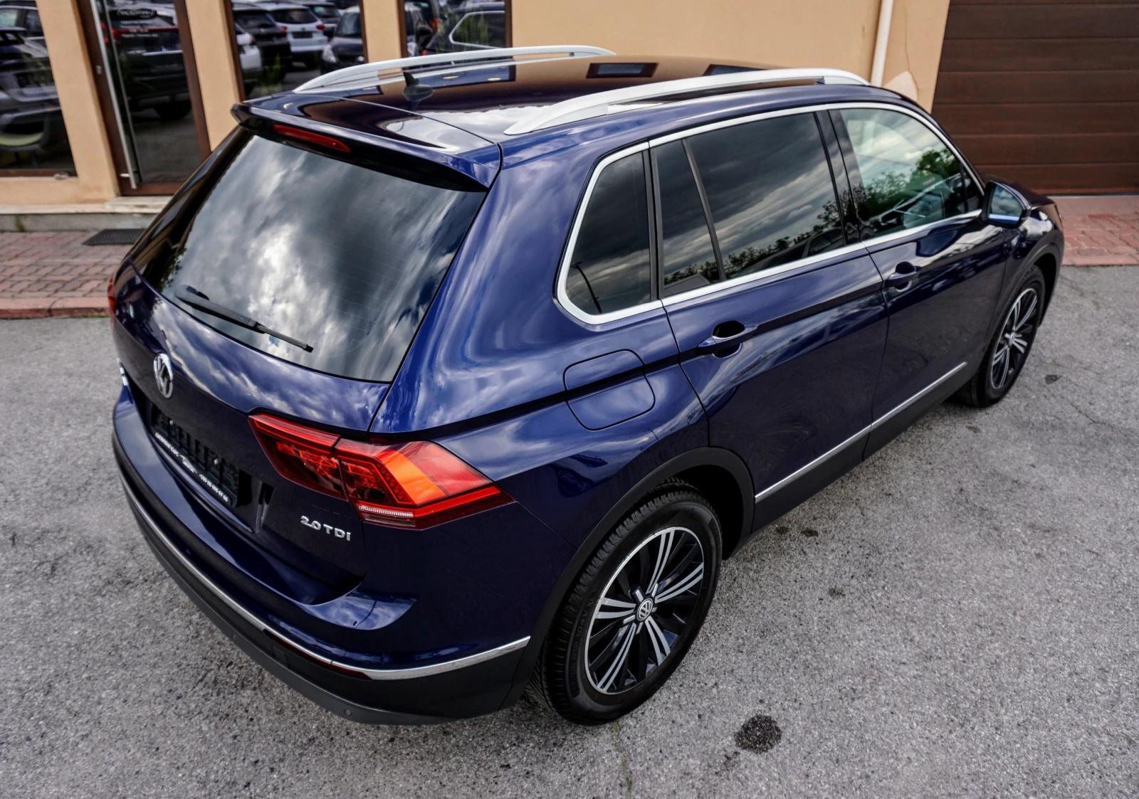 VW Tiguan 2.0TDI EXECUTIVE DSG - изображение 3