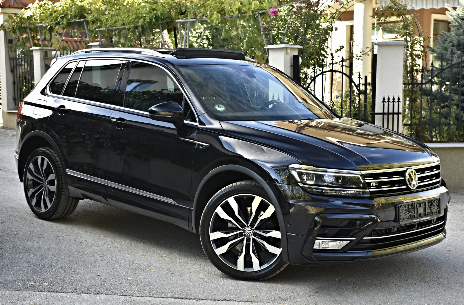 VW Tiguan 2.0TDI/2xR Line/4motion/ACC/PANORAM/Cam360/HEADUP/ - изображение 3