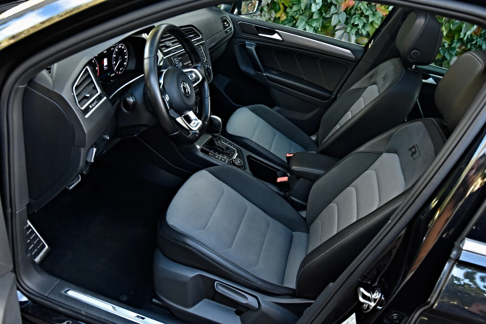 VW Tiguan 2.0TDI/2xR Line/4motion/ACC/PANORAM/Cam360/HEADUP/ - изображение 8
