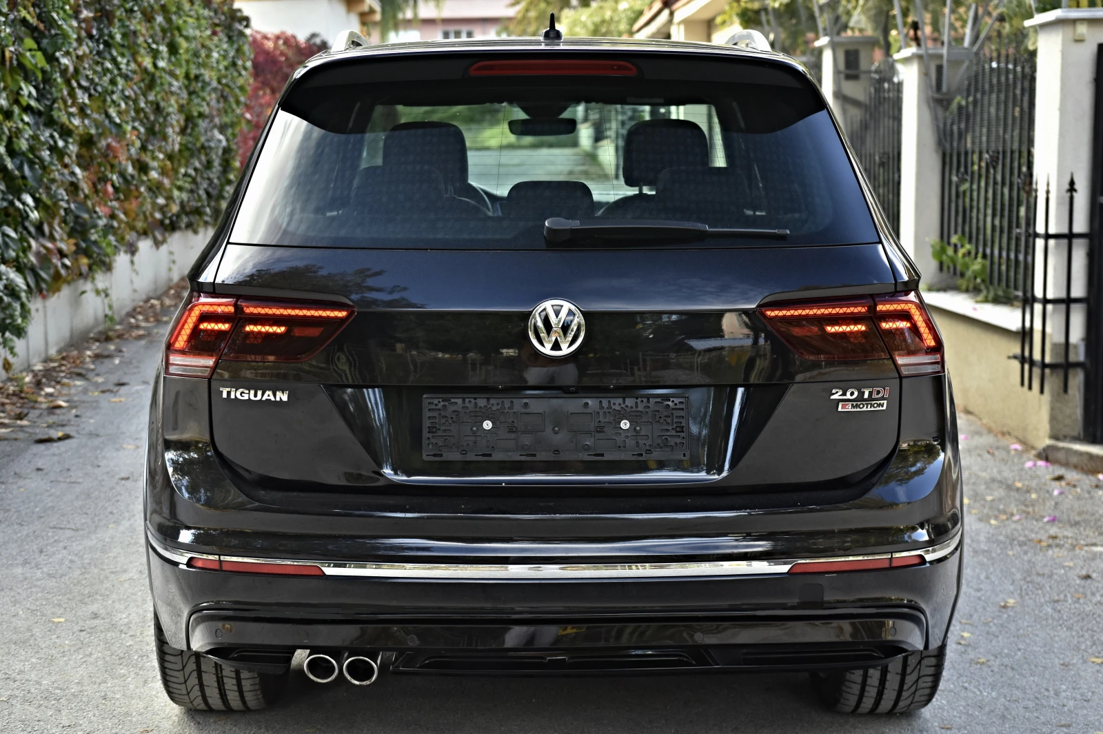 VW Tiguan 2.0TDI/2xR Line/4motion/ACC/PANORAM/Cam360/HEADUP/ - изображение 5