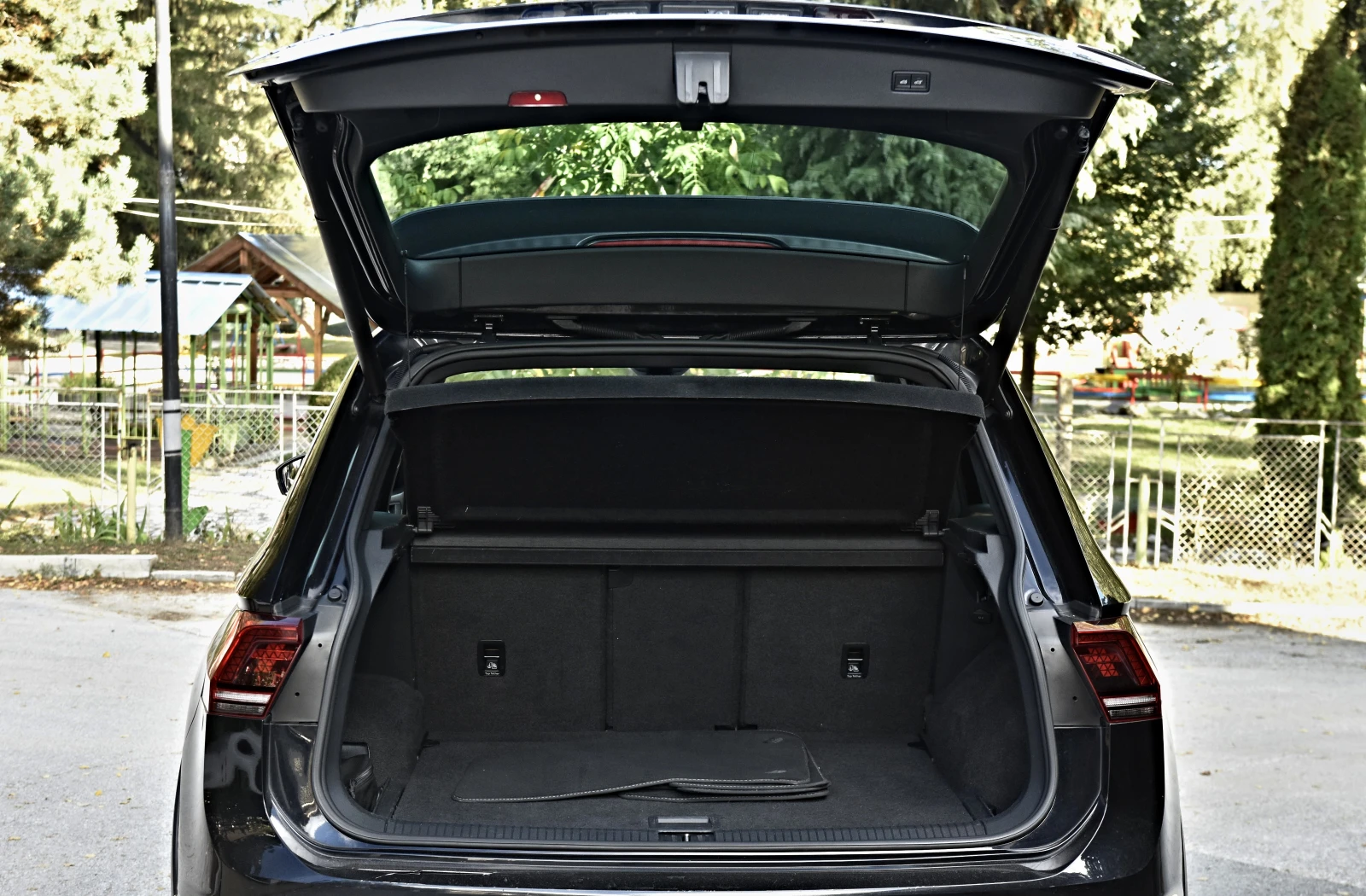 VW Tiguan 2.0TDI/2xR Line/4motion/ACC/PANORAM/Cam360/HEADUP/ | Mobile.bg   17