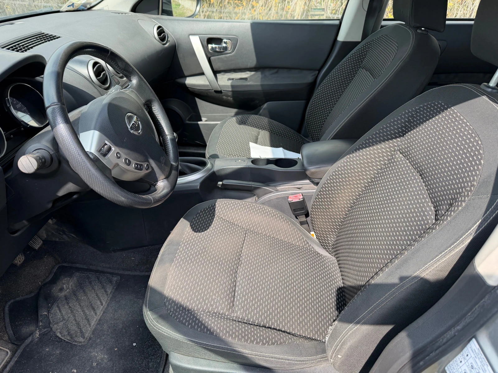 Nissan Qashqai 1.6, снимка 9 - Автомобили и джипове - 54068089