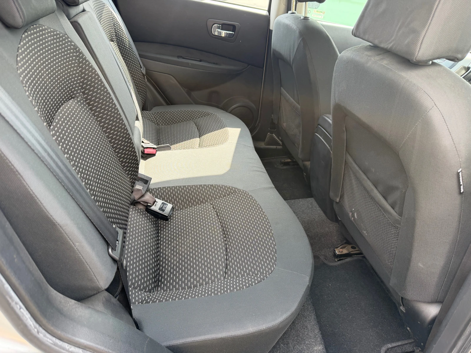 Nissan Qashqai 1.6, снимка 13 - Автомобили и джипове - 54068089