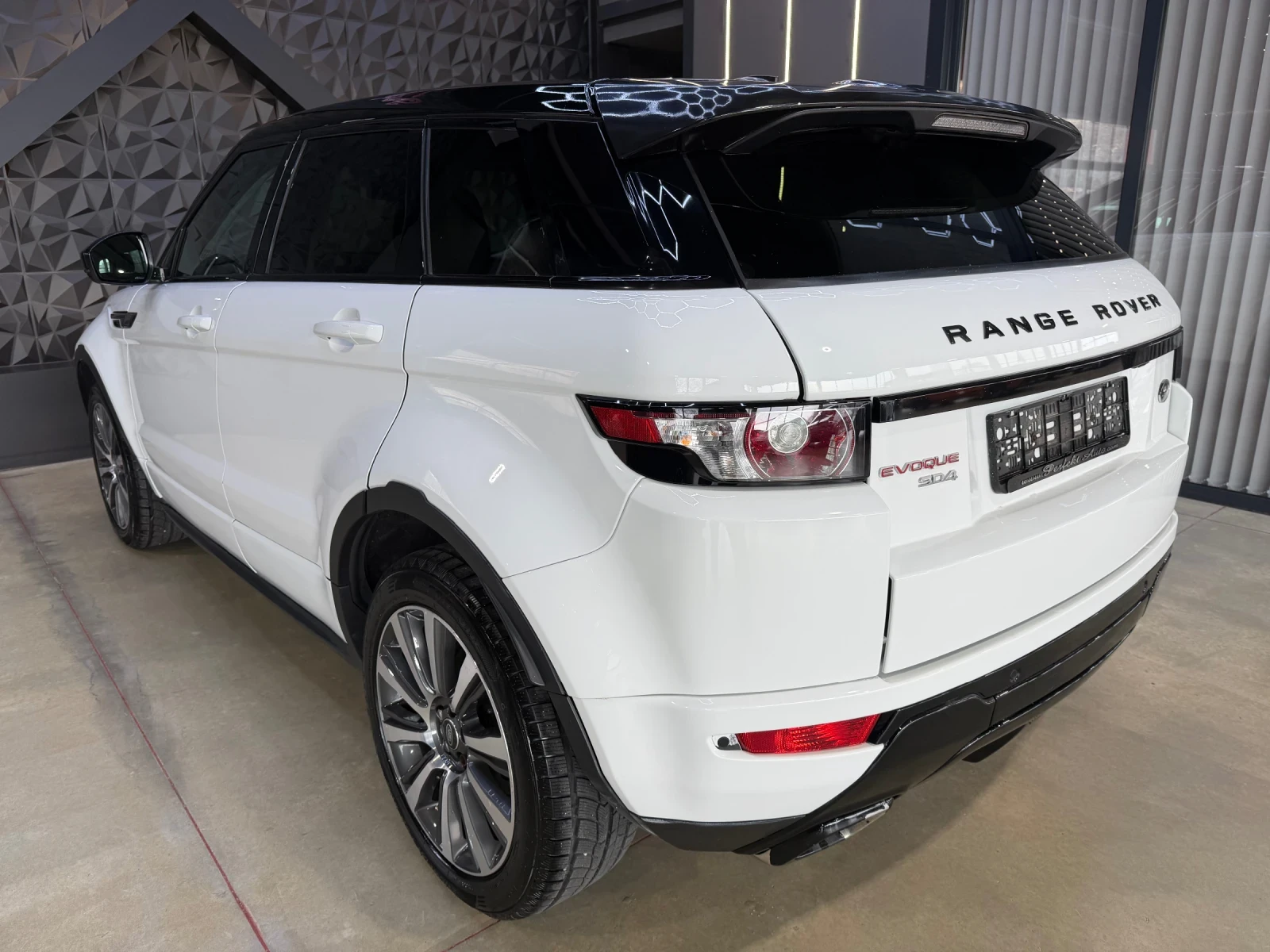 Land Rover Range Rover Evoque 2.2d 4X4 * MERIDIAN * Камера * , снимка 3 - Автомобили и джипове - 54113608