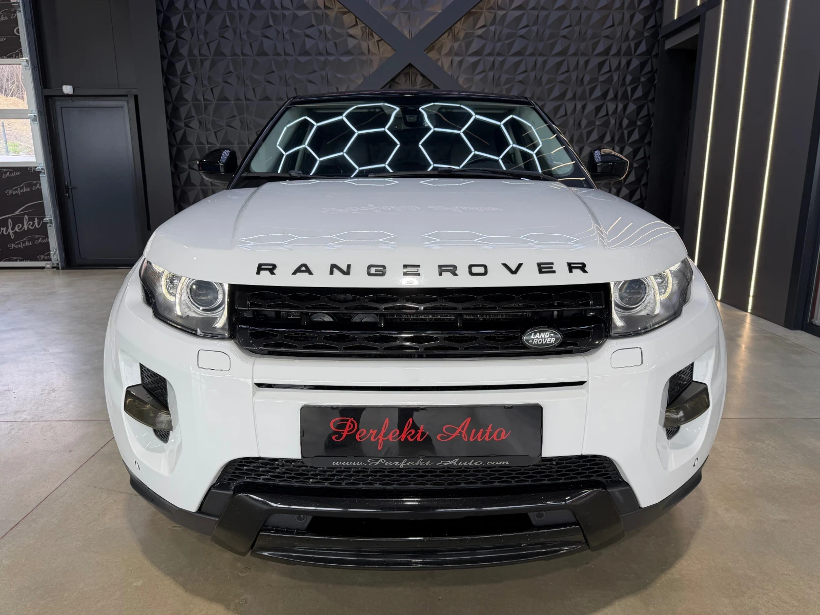 Land Rover Range Rover Evoque 2.2d 4X4 * MERIDIAN * Камера * , снимка 2 - Автомобили и джипове - 54113608