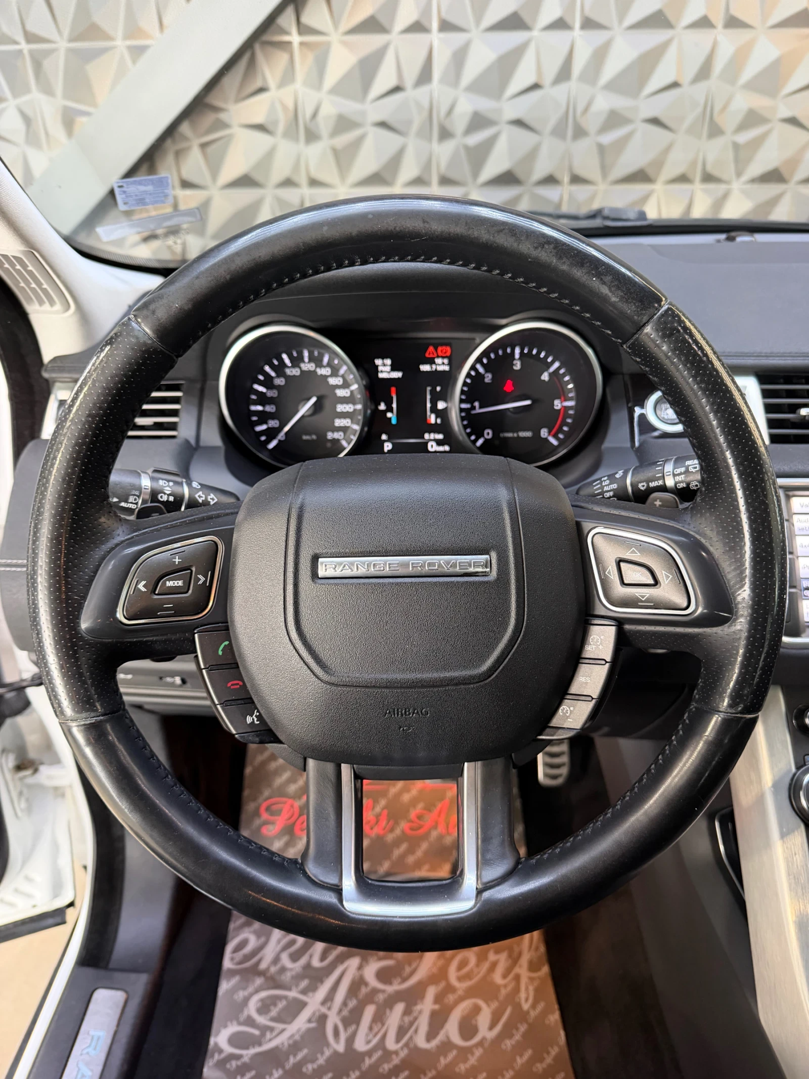 Land Rover Range Rover Evoque 2.2d 4X4 * MERIDIAN * Камера * , снимка 10 - Автомобили и джипове - 54113608