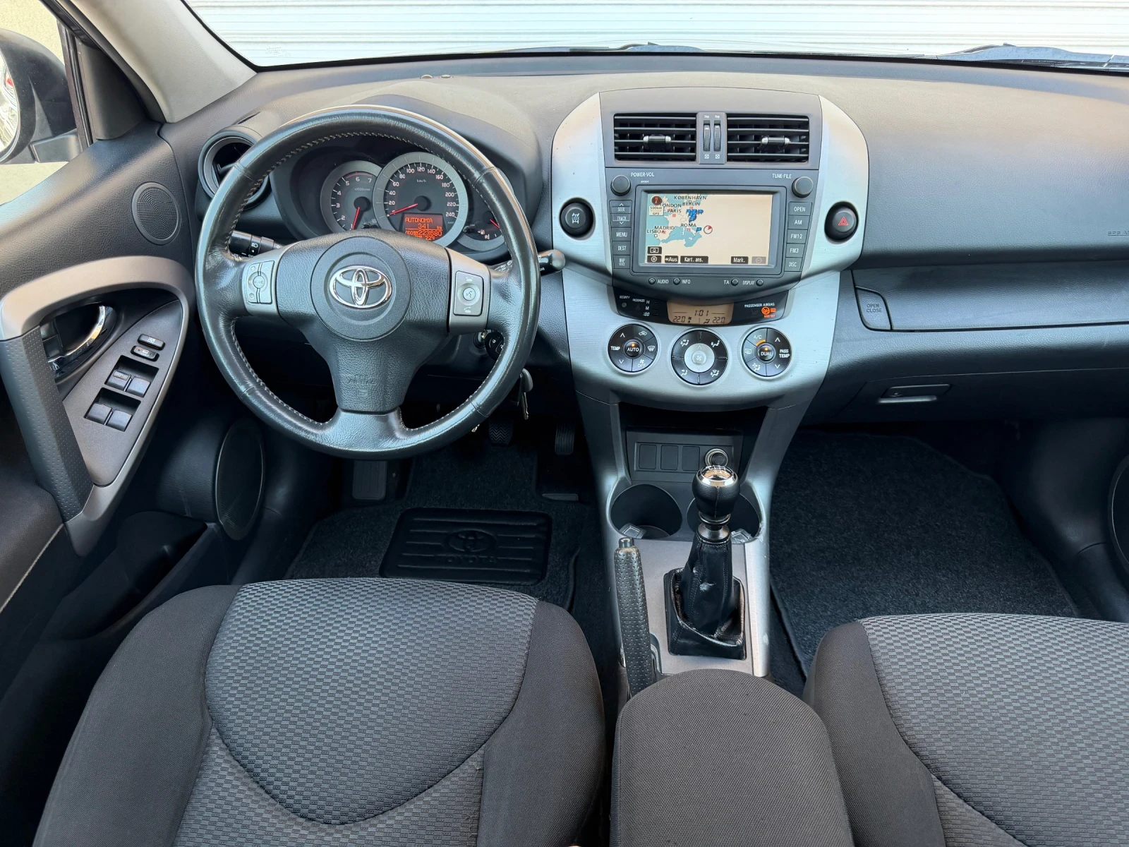 Toyota Rav4 2.2D-4D 136к.с. NAVI 4x4 ИТАЛИЯ, снимка 9 - Автомобили и джипове - 54457359