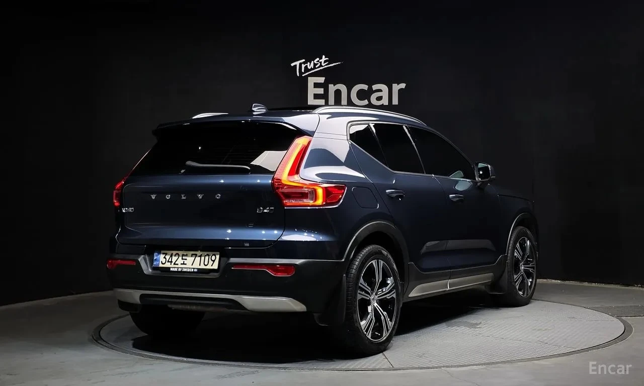 Volvo XC40 * B4 Inscription * ФИНАНСИРАНЕ, снимка 2 - Автомобили и джипове - 56145666