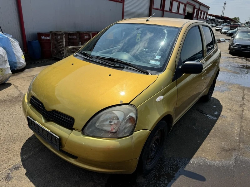 Toyota Yaris 1.0, снимка 4 - Автомобили и джипове - 46678603