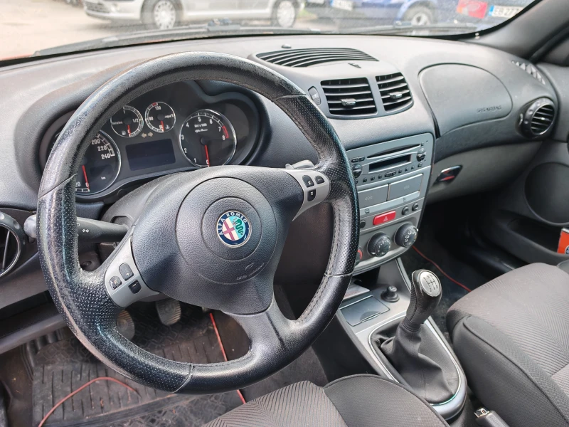 Alfa Romeo 147 FACELIFT 1.6i 16V Twin Spark, снимка 11 - Автомобили и джипове - 52584144