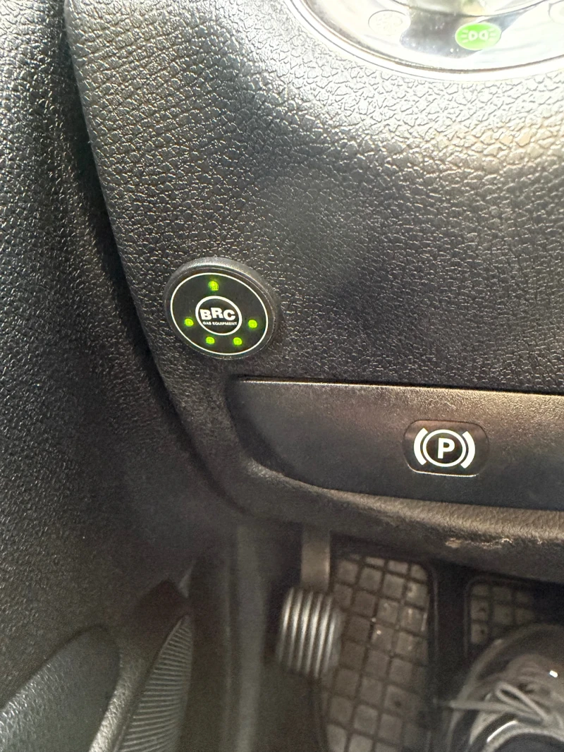 Mercedes-Benz C 180, снимка 13 - Автомобили и джипове - 52724061